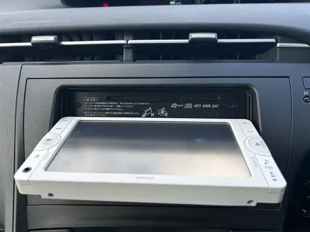 トヨタ プリウス S 奈良県 2010(平22)年 4.1万km ホワイトパールクリスタルシャイン 純正ナビ(NSCP-W62)/（ＴＶ／ＢＴ／ＣＤ／ＤＶＤ）/横滑り防止/プッシュスタート/オートライト/電動格納ミラー/ステアリングスイッチ/ＥＴＣ/純正１５インチＡＷ/スペアキーX1