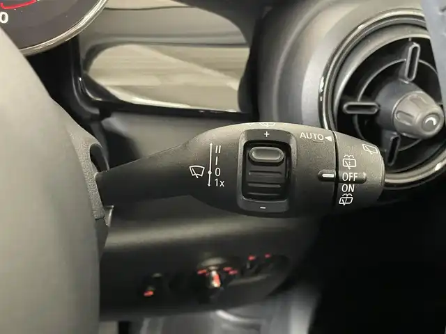 ＭＩＮＩ ＢＭＷ ミニ クーパー 山形県 2021(令3)年 1.6万km ペッパー・ホワイト 純正ナビ/バックカメラ/クルーズコントロール/コーナーセンサー/ハーフレザーシート/ETC/インテリジェントセーフティ/前後ドライブレコーダー/レーンキープアシスト/AW付き夏タイヤ車載