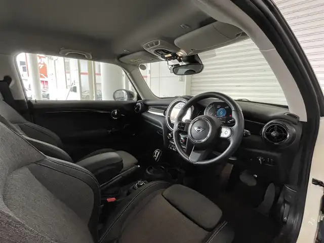 ＭＩＮＩ ＢＭＷ ミニ クーパー 山形県 2021(令3)年 1.6万km ペッパー・ホワイト 純正ナビ/バックカメラ/クルーズコントロール/コーナーセンサー/ハーフレザーシート/ETC/インテリジェントセーフティ/前後ドライブレコーダー/レーンキープアシスト/AW付き夏タイヤ車載