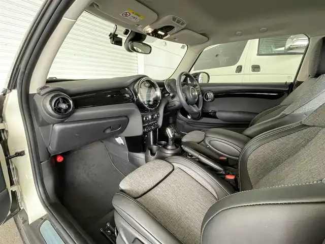 ＭＩＮＩ ＢＭＷ ミニ クーパー 山形県 2021(令3)年 1.6万km ペッパー・ホワイト 純正ナビ/バックカメラ/クルーズコントロール/コーナーセンサー/ハーフレザーシート/ETC/インテリジェントセーフティ/前後ドライブレコーダー/レーンキープアシスト/AW付き夏タイヤ車載