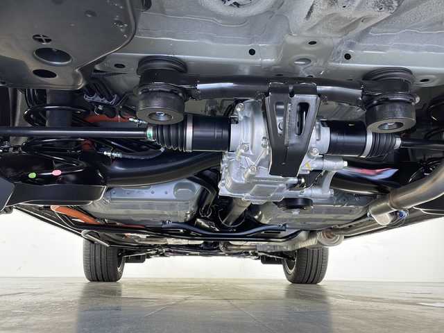 ホンダ ヴェゼル ハイブリッド e:HEV Z 長野県 2025(令7)年 0.1万km未満 クリスタルブラックパール 4WD/ホンダセンシング/ブラインドスポットインフォメーション/Honda CONNECTディスプレイ/追従型クルーズコントロール/バックカメラ/フルセグTV/Bluetooth/ビルトインETC2.0/AppleCarPlay/AndroidAuto/オートライト/LEDヘッドライト/アダプティブドライビングビーム/フォグランプ/純正アルミホイール/ワイヤレス充電/ワイパーデアイサー/シートヒーター（運転席、助手席）/ステアリングスイッチ/ステアリングヒーター/ドアミラーヒーター/電子パーキング/ブレーキホールド/ウインカーミラー/電動格納ミラー