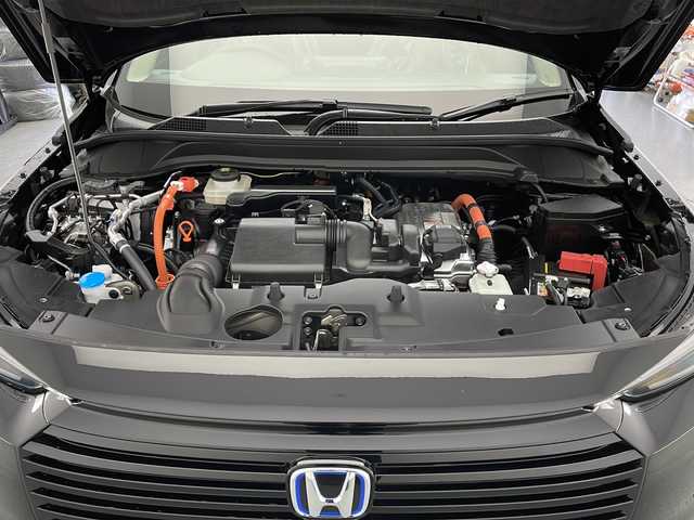 ホンダ ヴェゼル ハイブリッド e:HEV Z 長野県 2025(令7)年 0.1万km未満 クリスタルブラックパール 4WD/ホンダセンシング/ブラインドスポットインフォメーション/Honda CONNECTディスプレイ/追従型クルーズコントロール/バックカメラ/フルセグTV/Bluetooth/ビルトインETC2.0/AppleCarPlay/AndroidAuto/オートライト/LEDヘッドライト/アダプティブドライビングビーム/フォグランプ/純正アルミホイール/ワイヤレス充電/ワイパーデアイサー/シートヒーター（運転席、助手席）/ステアリングスイッチ/ステアリングヒーター/ドアミラーヒーター/電子パーキング/ブレーキホールド/ウインカーミラー/電動格納ミラー