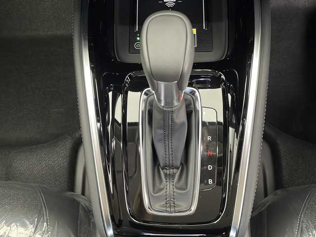 ホンダ ヴェゼル ハイブリッド e:HEV Z 長野県 2025(令7)年 0.1万km未満 クリスタルブラックパール 4WD/ホンダセンシング/ブラインドスポットインフォメーション/Honda CONNECTディスプレイ/追従型クルーズコントロール/バックカメラ/フルセグTV/Bluetooth/ビルトインETC2.0/AppleCarPlay/AndroidAuto/オートライト/LEDヘッドライト/アダプティブドライビングビーム/フォグランプ/純正アルミホイール/ワイヤレス充電/ワイパーデアイサー/シートヒーター（運転席、助手席）/ステアリングスイッチ/ステアリングヒーター/ドアミラーヒーター/電子パーキング/ブレーキホールド/ウインカーミラー/電動格納ミラー