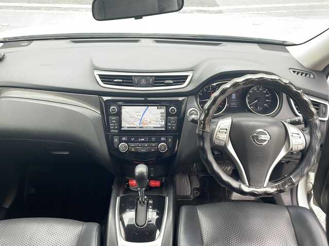 日産 エクストレイル 20X 道央・札幌 2015(平27)年 8万km ブリリアントホワイトパール 禁煙車　/４ＷＤ　/純正ナビ　/　(フルセグTV　Bluetooth)/バックカメラ　/ＬＥＤヘッドライト　/ルーフレール　/シートヒーター　/プッシュスタート　/スマートキー　/アイドリングストップ　/クルーズコントロール　/純正１７インチアルミホイール