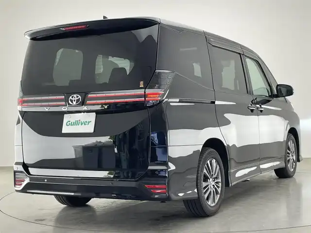 トヨタ ヴォクシー S－G 愛知県 2023(令5)年 2万km アティチュードブラックマイカ 純正１０．５型ナビＴＶ　ＤＶＤデッキＨ　ＤＭＩ　純正１４型後席モニター　ユニバーサルステップ　デジタルインナーミラー　ＥＴＣ２．０　電動パーキング　両側パワスラ　衝突軽減　追従クルコン　ＬＥＤライト　純正OPデジタルインナーミラー型前後ドラレコ　禁煙車