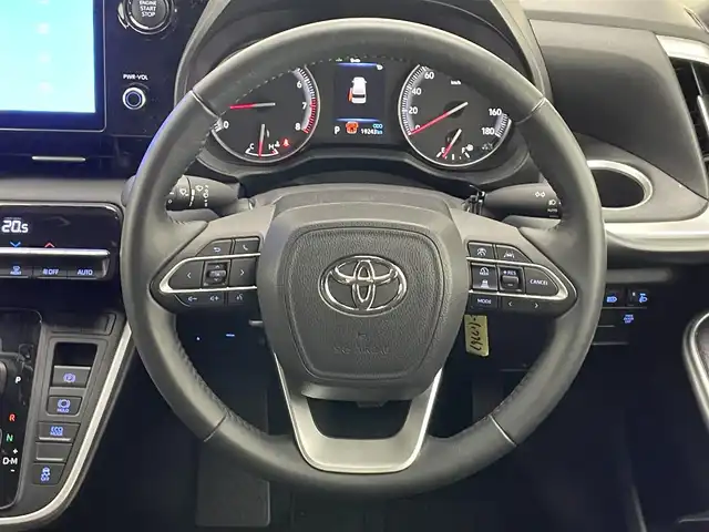 トヨタ ヴォクシー S－G 愛知県 2023(令5)年 2万km アティチュードブラックマイカ 純正１０．５型ナビＴＶ　ＤＶＤデッキＨ　ＤＭＩ　純正１４型後席モニター　ユニバーサルステップ　デジタルインナーミラー　ＥＴＣ２．０　電動パーキング　両側パワスラ　衝突軽減　追従クルコン　ＬＥＤライト　純正OPデジタルインナーミラー型前後ドラレコ　禁煙車