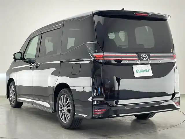 トヨタ ヴォクシー S－G 愛知県 2023(令5)年 2万km アティチュードブラックマイカ 純正１０．５型ナビＴＶ　ＤＶＤデッキＨ　ＤＭＩ　純正１４型後席モニター　ユニバーサルステップ　デジタルインナーミラー　ＥＴＣ２．０　電動パーキング　両側パワスラ　衝突軽減　追従クルコン　ＬＥＤライト　純正OPデジタルインナーミラー型前後ドラレコ　禁煙車
