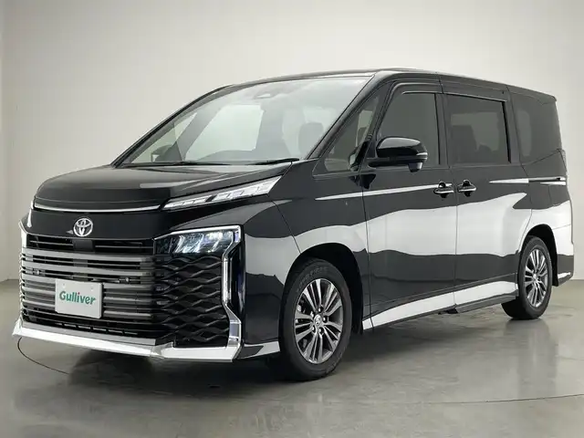 トヨタ ヴォクシー S－G 愛知県 2023(令5)年 2万km アティチュードブラックマイカ 純正１０．５型ナビＴＶ　ＤＶＤデッキＨ　ＤＭＩ　純正１４型後席モニター　ユニバーサルステップ　デジタルインナーミラー　ＥＴＣ２．０　電動パーキング　両側パワスラ　衝突軽減　追従クルコン　ＬＥＤライト　純正OPデジタルインナーミラー型前後ドラレコ　禁煙車