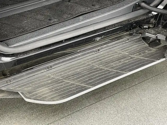 トヨタ ヴォクシー S－G 愛知県 2023(令5)年 2万km アティチュードブラックマイカ 純正１０．５型ナビＴＶ　ＤＶＤデッキＨ　ＤＭＩ　純正１４型後席モニター　ユニバーサルステップ　デジタルインナーミラー　ＥＴＣ２．０　電動パーキング　両側パワスラ　衝突軽減　追従クルコン　ＬＥＤライト　純正OPデジタルインナーミラー型前後ドラレコ　禁煙車