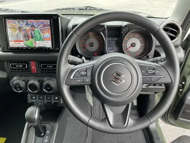スズキ ジムニー XC 鳥取県 2019(令1)年 3.1万km ジャングルグリーン 4WD/ターボ/ワンオーナー/デュアルセンサーブレーキサポート/純正8型ナビ【CN-RZ843】/・フルセグ/・Bluetooth/・CD/DVD/バックカメラ/スマートキー/プッシュスタート/AAC/クルーズコントロール/ETC/ドライブレコーダー /前席シートヒーター/背面タイヤ＆ハードカバー/社外16AW＆ブロックタイヤ/社外バンパーガード/ABS/レーンキープアシスト/セキュリティアラーム/LEDヘッドライト/オートライト/フォグランプ/W&サイドエアバック