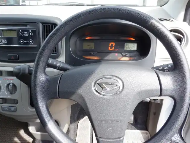 ダイハツ ミラ イース L スマートセレクションSA 静岡県 2014(平26)年 6.9万km ブライトシルバーメタリック  スマートアシスト/ 純正CDオーディオ/ リモコンキー/ 前方ドライブレコーダー/ ヘッドライトレベライザー/ フロアマット/ ドアバイザー