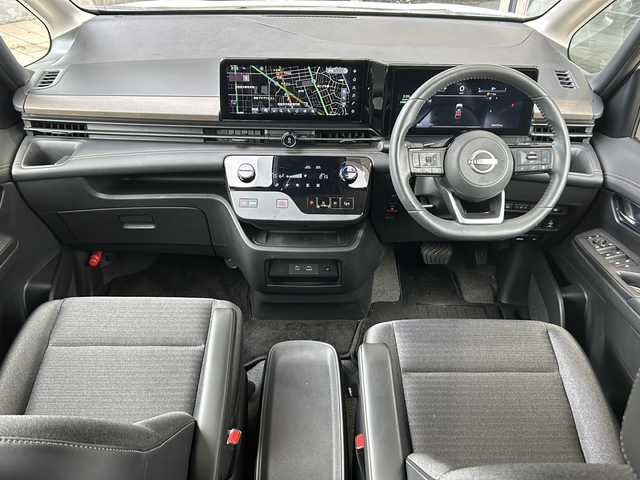 日産 セレナ e－パワー ハイウェイスター V 静岡県 2023(令5)年 1.5万km プリズムホワイト 12.3インチ純正ナビ/・FM/・AM/・フルセグTV/・Bluetooth/・USB/・スマートフォン連携/・HDMI/主要装備/・アラウンドビューモニター/・デジタルインナーミラー/・プロパイロット/・フリップダウンモニター/・ＥＴＣ２．０/・ハーフレザーシート/・後席オートエアコン/・ワイヤレス充電/・コーナーセンサー/・電動パーキング/・オートホールド/・オートハイビーム