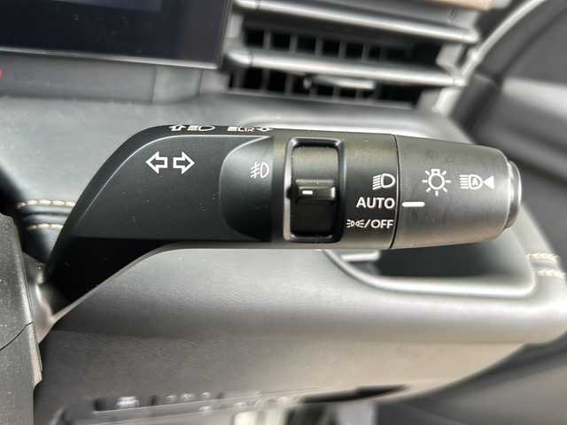 日産 セレナ e－パワー ハイウェイスター V 静岡県 2023(令5)年 1.5万km プリズムホワイト 12.3インチ純正ナビ/・FM/・AM/・フルセグTV/・Bluetooth/・USB/・スマートフォン連携/・HDMI/主要装備/・アラウンドビューモニター/・デジタルインナーミラー/・プロパイロット/・フリップダウンモニター/・ＥＴＣ２．０/・ハーフレザーシート/・後席オートエアコン/・ワイヤレス充電/・コーナーセンサー/・電動パーキング/・オートホールド/・オートハイビーム