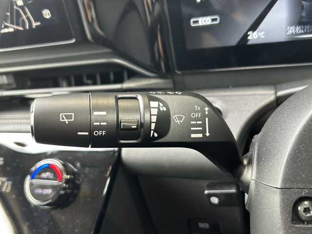 日産 セレナ e－パワー ハイウェイスター V 静岡県 2023(令5)年 1.5万km プリズムホワイト 12.3インチ純正ナビ/・FM/・AM/・フルセグTV/・Bluetooth/・USB/・スマートフォン連携/・HDMI/主要装備/・アラウンドビューモニター/・デジタルインナーミラー/・プロパイロット/・フリップダウンモニター/・ＥＴＣ２．０/・ハーフレザーシート/・後席オートエアコン/・ワイヤレス充電/・コーナーセンサー/・電動パーキング/・オートホールド/・オートハイビーム