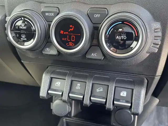スズキ ジムニー XC 鳥取県 2021(令3)年 3.6万km ミディアムグレー インタークーラーターボ/4WD/carrozzeria8型ナビ【AVIC-CL911】/・フルセグ/・Bluetooth/・HDMI/・CD/DVD/スマートキー/プッシュスタート/ETC/オートエアコン/クルーズコントロール/前後ドライブレコーダー/前席シートヒーター/LEDヘッドライト　/オートライト/W＆サイドエアバック/カーテンエアバック/背面タイヤ/ハードカバー