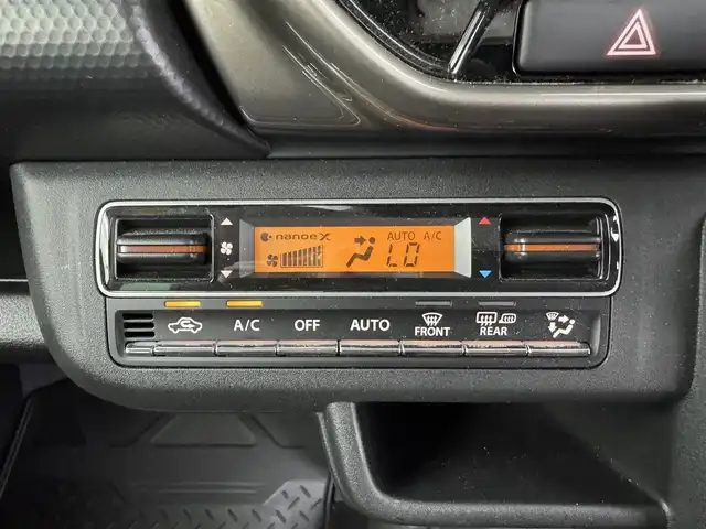 スズキ ハスラー Jスタイル Ⅱ 愛知県 2023(令5)年 0.7万km フェニックスレッドパール/ソフトベージュメタリック スズキセーフティーサポート/　・デュアルカメラブレーキサポート/　・後退時ブレーキサポート/　・誤発進抑制機能/　・後方誤発進抑制機能/　・車線逸脱抑制機能/　・車線越脱警報機能/　・ふらつき警報機能/　・標識認識機能/　・アダプティブクルーズコントロール/　・先行発進お知らせ機能/　・ハイビームアシスト/　・全方位モニター用カメラ/純正9インチメモリナビ/　（Bluetooth/フルセグTV/USB/CD/DVD）/シートヒーター/ETC/ドライブレコーダー/テレビキャンセラー/本革ステアリング/ステアリングリモコン/ナノイー搭載フルオートエアコン/純正LEDライト/純正15インチAW/ドアバイザー/後席専用テーブル/ルーフレール