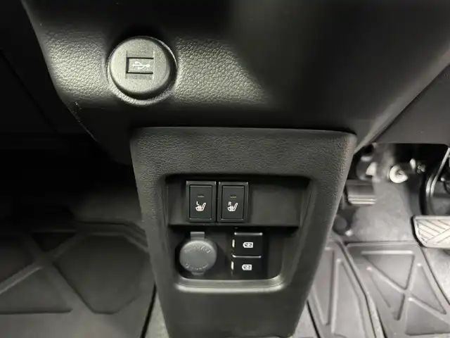 スズキ ハスラー Jスタイル Ⅱ 愛知県 2023(令5)年 0.7万km フェニックスレッドパール/ソフトベージュメタリック スズキセーフティーサポート/　・デュアルカメラブレーキサポート/　・後退時ブレーキサポート/　・誤発進抑制機能/　・後方誤発進抑制機能/　・車線逸脱抑制機能/　・車線越脱警報機能/　・ふらつき警報機能/　・標識認識機能/　・アダプティブクルーズコントロール/　・先行発進お知らせ機能/　・ハイビームアシスト/　・全方位モニター用カメラ/純正9インチメモリナビ/　（Bluetooth/フルセグTV/USB/CD/DVD）/シートヒーター/ETC/ドライブレコーダー/テレビキャンセラー/本革ステアリング/ステアリングリモコン/ナノイー搭載フルオートエアコン/純正LEDライト/純正15インチAW/ドアバイザー/後席専用テーブル/ルーフレール