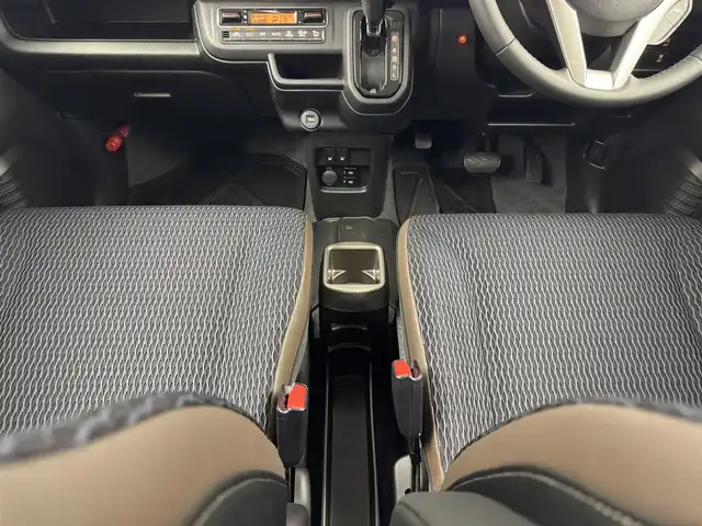 スズキ ハスラー Jスタイル Ⅱ 愛知県 2023(令5)年 0.7万km フェニックスレッドパール/ソフトベージュメタリック スズキセーフティーサポート/　・デュアルカメラブレーキサポート/　・後退時ブレーキサポート/　・誤発進抑制機能/　・後方誤発進抑制機能/　・車線逸脱抑制機能/　・車線越脱警報機能/　・ふらつき警報機能/　・標識認識機能/　・アダプティブクルーズコントロール/　・先行発進お知らせ機能/　・ハイビームアシスト/　・全方位モニター用カメラ/純正9インチメモリナビ/　（Bluetooth/フルセグTV/USB/CD/DVD）/シートヒーター/ETC/ドライブレコーダー/テレビキャンセラー/本革ステアリング/ステアリングリモコン/ナノイー搭載フルオートエアコン/純正LEDライト/純正15インチAW/ドアバイザー/後席専用テーブル/ルーフレール