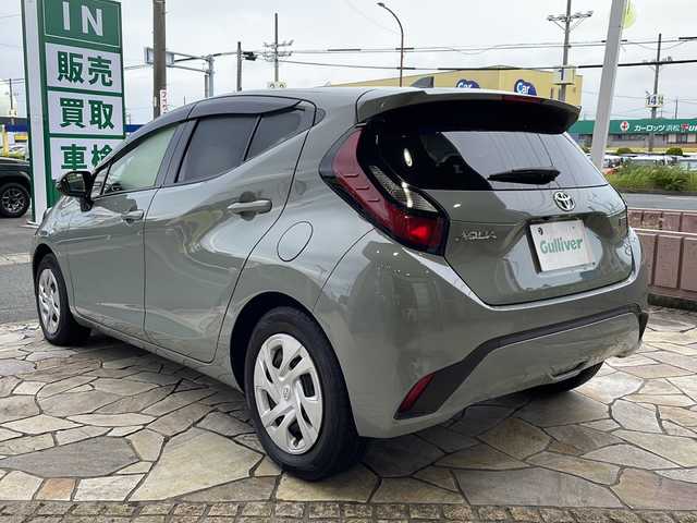 トヨタ アクア G 静岡県 2022(令4)年 3.3万km アーバンカーキ 安全装備/・トヨタセーフティーセンス/・コーナーセンサー/・レーンキープアシスト/純正ナビ/FM/AM/USB/Bluetooth/Miracast/主要装備/・ドライブレコーダー　/・レーダークルーズコントロール/・バックカメラ/・ＥＴＣ　/・オートライト　/・オートハイビーム　/・ステアリングリモコン　/・スマートキー/・純正ホイールキャップ/・プッシュスタート/・純正フロアマット/・LEDヘッドライト