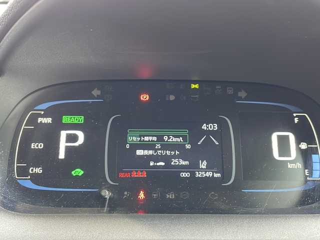 トヨタ アクア G 静岡県 2022(令4)年 3.3万km アーバンカーキ 安全装備/・トヨタセーフティーセンス/・コーナーセンサー/・レーンキープアシスト/純正ナビ/FM/AM/USB/Bluetooth/Miracast/主要装備/・ドライブレコーダー　/・レーダークルーズコントロール/・バックカメラ/・ＥＴＣ　/・オートライト　/・オートハイビーム　/・ステアリングリモコン　/・スマートキー/・純正ホイールキャップ/・プッシュスタート/・純正フロアマット/・LEDヘッドライト