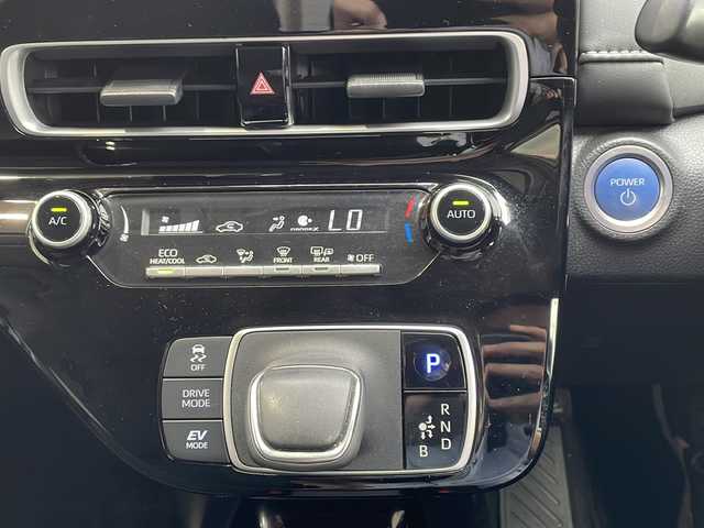 トヨタ アクア G 静岡県 2022(令4)年 3.3万km アーバンカーキ 安全装備/・トヨタセーフティーセンス/・コーナーセンサー/・レーンキープアシスト/純正ナビ/FM/AM/USB/Bluetooth/Miracast/主要装備/・ドライブレコーダー　/・レーダークルーズコントロール/・バックカメラ/・ＥＴＣ　/・オートライト　/・オートハイビーム　/・ステアリングリモコン　/・スマートキー/・純正ホイールキャップ/・プッシュスタート/・純正フロアマット/・LEDヘッドライト