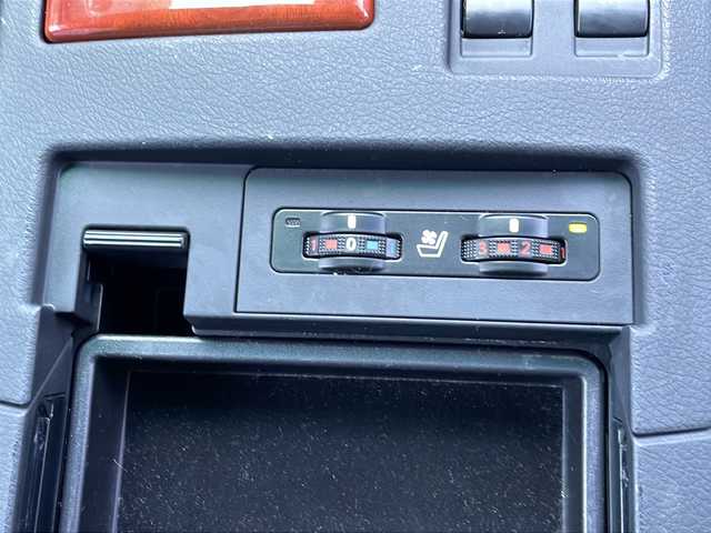 レクサス ＲＸ 350 バージョンL 栃木県 2009(平21)年 5.3万km ブラック ワンオーナー/純正ナビ/ワンセグ/CD/DVD/MD/バックカメラ/サイドカメラ/ビルトインETC/レザーシート/ベンチレーション（前席）/パワーシート（前席）/AC１００V電源/サンルーフ/電動リアゲート/クルーズコントロール/オートライト/オートワイパー/フォグランプ/電動格納ミラー/社外フロアマット/純正アルミホイール