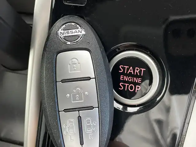 日産 セレナ ハイウェイスター Vセレクション 新潟県 2017(平29)年 8.8万km ダイヤモンドブラック 純正メモリナビ/・フルセグTV/・DVD/・Bluetooth/ETC/TVキャンセラー/全方位カメラ/両側パワースライドドア/前後コーナーセンサー/パーキングアシスト/レーンキープアシスト/衝突軽減被害システム/横滑り防止装置/オートライト/純正フロアマット/純正ドライブレコーダー/純正LEDヘッドライト/カーテンエアバッグ