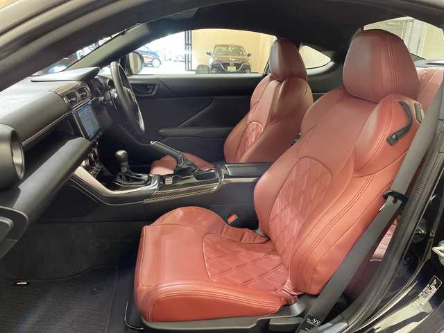 トヨタ ＧＲ８６ SZ 愛媛県 2022(令4)年 3.2万km クリスタルブラックシリカ 社外ナビ/フルセグ/Bluetooth/USB/バックカメラ/衝突被害軽減ブレーキ/レーダークルーズコントロール/レーンキープアシスト/オートライト/LEDヘッドライト/純正17インチアルミ/ETC/革調シートカバー/パドルシフト/スペアキー/保証書/取扱説明書