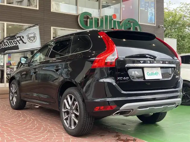 ボルボ ＸＣ６０ D4 SE 神奈川県 2015(平27)年 5.2万km 黒 保証書/取扱説明書/スマートキー・スペアキー/純正HDDナビ・フルセグTV/Bluetooth/フロント・左サイド・バックカメラ/サンルーフ/レザーパッケージ/・レザーシート/・前席シートヒーター/前席パワーシート/パワーバックドア/ステアリングスイッチ/ハイパーパフォーマンスオーディオシステム（8スピーカー）/ビルトインETC/パークアシスト（フロント・リア）/HIDヘッドライト/19インチアルミホイール
