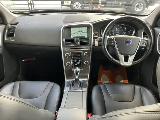 ボルボ ＸＣ６０ D4 SE 神奈川県 2015(平27)年 5.2万km 黒 保証書/取扱説明書/スマートキー・スペアキー/純正HDDナビ・フルセグTV/Bluetooth/フロント・左サイド・バックカメラ/サンルーフ/レザーパッケージ/・レザーシート/・前席シートヒーター/前席パワーシート/パワーバックドア/ステアリングスイッチ/ハイパーパフォーマンスオーディオシステム（8スピーカー）/ビルトインETC/パークアシスト（フロント・リア）/HIDヘッドライト/19インチアルミホイール