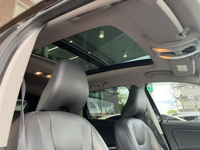 ボルボ ＸＣ６０ D4 SE 神奈川県 2015(平27)年 5.2万km 黒 保証書/取扱説明書/スマートキー・スペアキー/純正HDDナビ・フルセグTV/Bluetooth/フロント・左サイド・バックカメラ/サンルーフ/レザーパッケージ/・レザーシート/・前席シートヒーター/前席パワーシート/パワーバックドア/ステアリングスイッチ/ハイパーパフォーマンスオーディオシステム（8スピーカー）/ビルトインETC/パークアシスト（フロント・リア）/HIDヘッドライト/19インチアルミホイール
