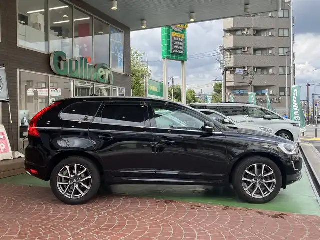 ボルボ ＸＣ６０ D4 SE 神奈川県 2015(平27)年 5.2万km 黒 保証書/取扱説明書/スマートキー・スペアキー/純正HDDナビ・フルセグTV/Bluetooth/フロント・左サイド・バックカメラ/サンルーフ/レザーパッケージ/・レザーシート/・前席シートヒーター/前席パワーシート/パワーバックドア/ステアリングスイッチ/ハイパーパフォーマンスオーディオシステム（8スピーカー）/ビルトインETC/パークアシスト（フロント・リア）/HIDヘッドライト/19インチアルミホイール