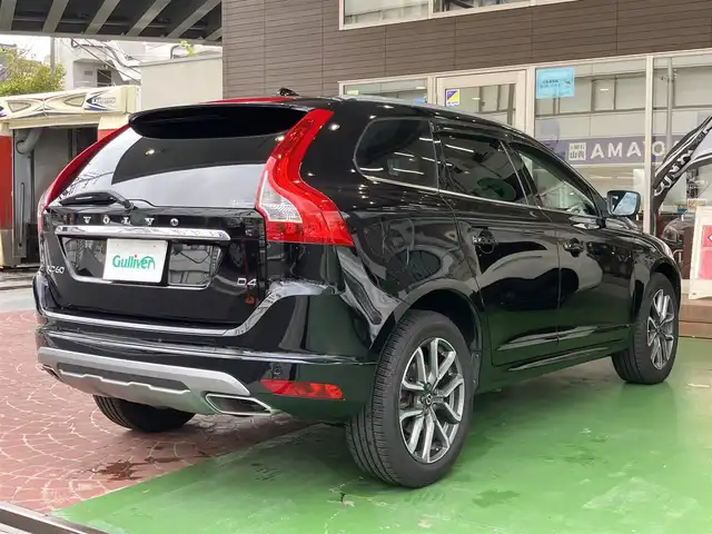 ボルボ ＸＣ６０ D4 SE 神奈川県 2015(平27)年 5.2万km 黒 保証書/取扱説明書/スマートキー・スペアキー/純正HDDナビ・フルセグTV/Bluetooth/フロント・左サイド・バックカメラ/サンルーフ/レザーパッケージ/・レザーシート/・前席シートヒーター/前席パワーシート/パワーバックドア/ステアリングスイッチ/ハイパーパフォーマンスオーディオシステム（8スピーカー）/ビルトインETC/パークアシスト（フロント・リア）/HIDヘッドライト/19インチアルミホイール