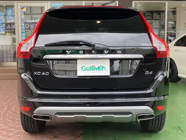 ボルボ ＸＣ６０ D4 SE 神奈川県 2015(平27)年 5.2万km 黒 保証書/取扱説明書/スマートキー・スペアキー/純正HDDナビ・フルセグTV/Bluetooth/フロント・左サイド・バックカメラ/サンルーフ/レザーパッケージ/・レザーシート/・前席シートヒーター/前席パワーシート/パワーバックドア/ステアリングスイッチ/ハイパーパフォーマンスオーディオシステム（8スピーカー）/ビルトインETC/パークアシスト（フロント・リア）/HIDヘッドライト/19インチアルミホイール