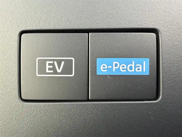 日産 セレナ e－パワー ハイウェイスター V 愛知県 2025(令7)年 0.1千km ダイヤモンドブラック 登録済未使用車/プロパイロット/１２．３型純正ナビ/ーBT/フルセグTV/AppleCarPlay/AndroidAuto/デジタルインナーミラー/全方位カメラ/コーナーセンサー/ビルトインＥＴＣ２．０/純正フリップダウンモニター/電子パーキング/オートホールド/置くだけ充電/両側パワースライドドア/純正16インチアルミ