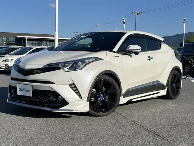 トヨタ Ｃ－ＨＲ ハイブリッド 1．8G 奈良県 2017(平29)年 5.6万km ホワイトパールクリスタルシャイン モデリスタフルエアロ/純正ナビ（NSZT-Y66T）/（フルセグ/BT/CD/DVD）/レーダークルーズコントロール/バックカメラ/ブラインドスポットモニター/プリクラッシュセーフティ/レーンキープアシスト/前後コーナーセンサー/ハーフレザーシート/前席シートヒーター/モデリスタ19インチAW/ETC2.0/前方ドライブレコーダー/取り扱い説明書/スペアキーX1