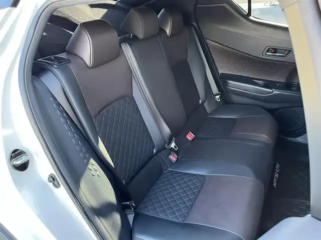 トヨタ Ｃ－ＨＲ ハイブリッド 1．8G 奈良県 2017(平29)年 5.6万km ホワイトパールクリスタルシャイン モデリスタフルエアロ/純正ナビ（NSZT-Y66T）/（フルセグ/BT/CD/DVD）/レーダークルーズコントロール/バックカメラ/ブラインドスポットモニター/プリクラッシュセーフティ/レーンキープアシスト/前後コーナーセンサー/ハーフレザーシート/前席シートヒーター/モデリスタ19インチAW/ETC2.0/前方ドライブレコーダー/取り扱い説明書/スペアキーX1