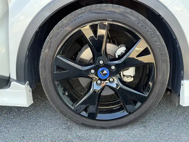 トヨタ Ｃ－ＨＲ ハイブリッド 1．8G 奈良県 2017(平29)年 5.6万km ホワイトパールクリスタルシャイン モデリスタフルエアロ/純正ナビ（NSZT-Y66T）/（フルセグ/BT/CD/DVD）/レーダークルーズコントロール/バックカメラ/ブラインドスポットモニター/プリクラッシュセーフティ/レーンキープアシスト/前後コーナーセンサー/ハーフレザーシート/前席シートヒーター/モデリスタ19インチAW/ETC2.0/前方ドライブレコーダー/取り扱い説明書/スペアキーX1