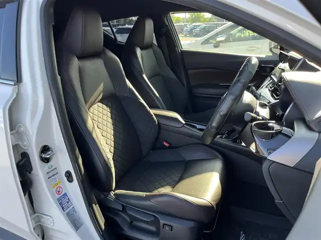 トヨタ Ｃ－ＨＲ ハイブリッド 1．8G 奈良県 2017(平29)年 5.6万km ホワイトパールクリスタルシャイン モデリスタフルエアロ/純正ナビ（NSZT-Y66T）/（フルセグ/BT/CD/DVD）/レーダークルーズコントロール/バックカメラ/ブラインドスポットモニター/プリクラッシュセーフティ/レーンキープアシスト/前後コーナーセンサー/ハーフレザーシート/前席シートヒーター/モデリスタ19インチAW/ETC2.0/前方ドライブレコーダー/取り扱い説明書/スペアキーX1