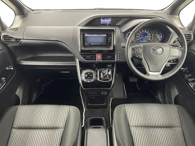 トヨタ ヴォクシー ハイブリッド ZS 煌Ⅱ 大阪府 2021(令3)年 6万km ブラック トヨタセーフティセンス　/　・プリクラッシュブレーキ/　・レーンディパーチャーアラート/　・オートマチックハイビーム/社外メモリナビ　/両側パワースライドドア/クルーズコントロール　/LEDオートライト　/フォグランプ　/シートヒーター　/純正16インチアルミホイール　/クリアランスソナー/アイドリングストップ/スマートキー　/ビルトインETC