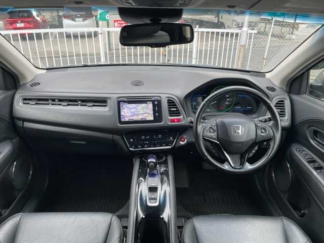 ホンダ ヴェゼル ハイブリッド Z 神奈川県 2014(平26)年 15.6万km ミスティックグリーンパール ワンオーナー/純正メモリナビ/・DTV/CD/DVD/BT/USB/HDMI/バックカメラ/レザーシート/前席シートヒーター/ビルトインETC/ルーフレール/クリアランスソナー/シティブレーキアクティブシステム/リアクティブフォースペダル/クルーズコントロール/車両接近通報装置/盗難防止装置/パドルシフト付き革巻きステアリング/純正17インチAW/オートライト/純正LEDヘッドライト/フォグランプ/アイドリングストップ/プッシュEgスタート/ストップ/スマートキー×2/ターンランプ付電動格納ドアミラー/ヒーテッドドアミラー/ドアバイザー/純正フロアマット/取扱説明書/新車時保証書