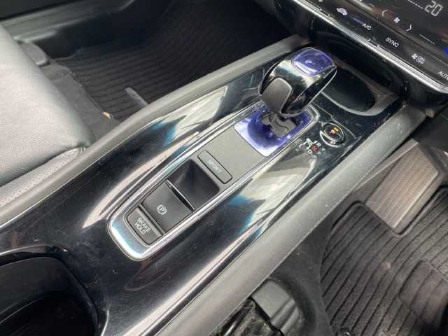 ホンダ ヴェゼル ハイブリッド Z 神奈川県 2014(平26)年 15.6万km ミスティックグリーンパール ワンオーナー/純正メモリナビ/・DTV/CD/DVD/BT/USB/HDMI/バックカメラ/レザーシート/前席シートヒーター/ビルトインETC/ルーフレール/クリアランスソナー/シティブレーキアクティブシステム/リアクティブフォースペダル/クルーズコントロール/車両接近通報装置/盗難防止装置/パドルシフト付き革巻きステアリング/純正17インチAW/オートライト/純正LEDヘッドライト/フォグランプ/アイドリングストップ/プッシュEgスタート/ストップ/スマートキー×2/ターンランプ付電動格納ドアミラー/ヒーテッドドアミラー/ドアバイザー/純正フロアマット/取扱説明書/新車時保証書