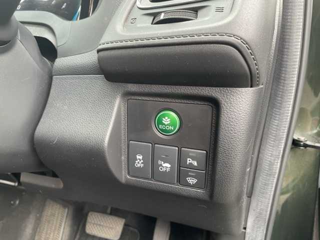 ホンダ ヴェゼル ハイブリッド Z 神奈川県 2014(平26)年 15.6万km ミスティックグリーンパール ワンオーナー/純正メモリナビ/・DTV/CD/DVD/BT/USB/HDMI/バックカメラ/レザーシート/前席シートヒーター/ビルトインETC/ルーフレール/クリアランスソナー/シティブレーキアクティブシステム/リアクティブフォースペダル/クルーズコントロール/車両接近通報装置/盗難防止装置/パドルシフト付き革巻きステアリング/純正17インチAW/オートライト/純正LEDヘッドライト/フォグランプ/アイドリングストップ/プッシュEgスタート/ストップ/スマートキー×2/ターンランプ付電動格納ドアミラー/ヒーテッドドアミラー/ドアバイザー/純正フロアマット/取扱説明書/新車時保証書