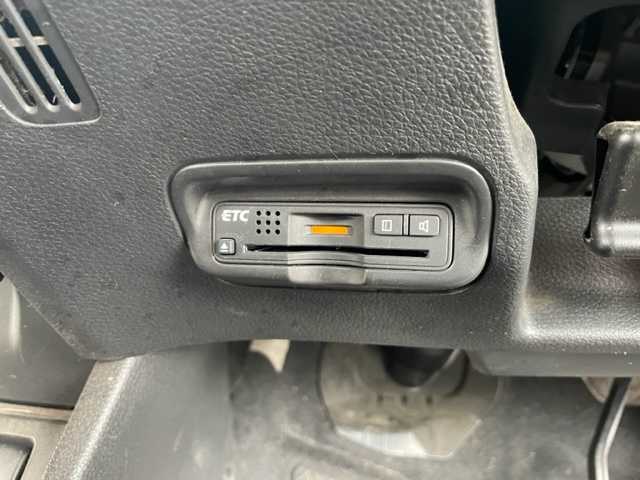 ホンダ ヴェゼル ハイブリッド Z 神奈川県 2014(平26)年 15.6万km ミスティックグリーンパール ワンオーナー/純正メモリナビ/・DTV/CD/DVD/BT/USB/HDMI/バックカメラ/レザーシート/前席シートヒーター/ビルトインETC/ルーフレール/クリアランスソナー/シティブレーキアクティブシステム/リアクティブフォースペダル/クルーズコントロール/車両接近通報装置/盗難防止装置/パドルシフト付き革巻きステアリング/純正17インチAW/オートライト/純正LEDヘッドライト/フォグランプ/アイドリングストップ/プッシュEgスタート/ストップ/スマートキー×2/ターンランプ付電動格納ドアミラー/ヒーテッドドアミラー/ドアバイザー/純正フロアマット/取扱説明書/新車時保証書