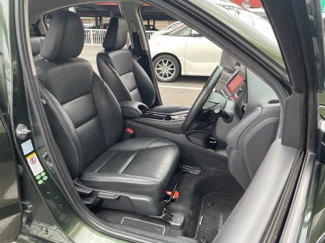 ホンダ ヴェゼル ハイブリッド Z 神奈川県 2014(平26)年 15.6万km ミスティックグリーンパール ワンオーナー/純正メモリナビ/・DTV/CD/DVD/BT/USB/HDMI/バックカメラ/レザーシート/前席シートヒーター/ビルトインETC/ルーフレール/クリアランスソナー/シティブレーキアクティブシステム/リアクティブフォースペダル/クルーズコントロール/車両接近通報装置/盗難防止装置/パドルシフト付き革巻きステアリング/純正17インチAW/オートライト/純正LEDヘッドライト/フォグランプ/アイドリングストップ/プッシュEgスタート/ストップ/スマートキー×2/ターンランプ付電動格納ドアミラー/ヒーテッドドアミラー/ドアバイザー/純正フロアマット/取扱説明書/新車時保証書