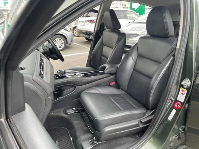 ホンダ ヴェゼル ハイブリッド Z 神奈川県 2014(平26)年 15.6万km ミスティックグリーンパール ワンオーナー/純正メモリナビ/・DTV/CD/DVD/BT/USB/HDMI/バックカメラ/レザーシート/前席シートヒーター/ビルトインETC/ルーフレール/クリアランスソナー/シティブレーキアクティブシステム/リアクティブフォースペダル/クルーズコントロール/車両接近通報装置/盗難防止装置/パドルシフト付き革巻きステアリング/純正17インチAW/オートライト/純正LEDヘッドライト/フォグランプ/アイドリングストップ/プッシュEgスタート/ストップ/スマートキー×2/ターンランプ付電動格納ドアミラー/ヒーテッドドアミラー/ドアバイザー/純正フロアマット/取扱説明書/新車時保証書