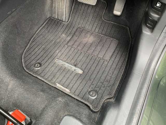 ホンダ ヴェゼル ハイブリッド Z 神奈川県 2014(平26)年 15.6万km ミスティックグリーンパール ワンオーナー/純正メモリナビ/・DTV/CD/DVD/BT/USB/HDMI/バックカメラ/レザーシート/前席シートヒーター/ビルトインETC/ルーフレール/クリアランスソナー/シティブレーキアクティブシステム/リアクティブフォースペダル/クルーズコントロール/車両接近通報装置/盗難防止装置/パドルシフト付き革巻きステアリング/純正17インチAW/オートライト/純正LEDヘッドライト/フォグランプ/アイドリングストップ/プッシュEgスタート/ストップ/スマートキー×2/ターンランプ付電動格納ドアミラー/ヒーテッドドアミラー/ドアバイザー/純正フロアマット/取扱説明書/新車時保証書