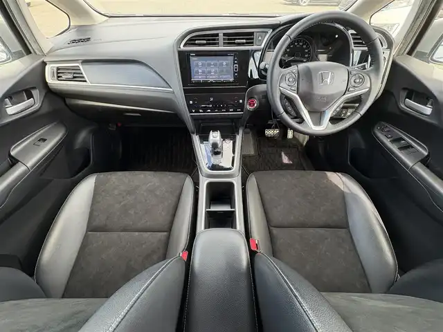 ホンダ シャトル ハイブリッド 大分県 2018(平30)年 9.7万km ルナシルバーM ・純正ナビ(CD/DVD/BT/SD/USB)/・フルセグテレビ/・バックカメラ/・衝突軽減ブレーキ/・レーダークルーズコントロール/・ETC/・シートヒーター/・ステアリングスイッチ/・パドルシフト/・スマートキー/・プッシュスタートボタン/・純正アルミホイール