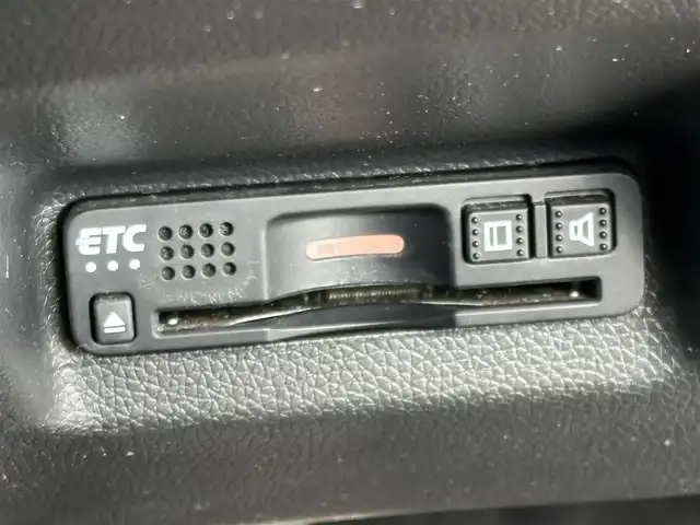 ホンダ シャトル ハイブリッド 大分県 2018(平30)年 9.7万km ルナシルバーM ・純正ナビ(CD/DVD/BT/SD/USB)/・フルセグテレビ/・バックカメラ/・衝突軽減ブレーキ/・レーダークルーズコントロール/・ETC/・シートヒーター/・ステアリングスイッチ/・パドルシフト/・スマートキー/・プッシュスタートボタン/・純正アルミホイール