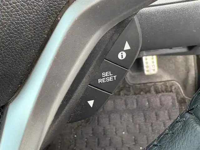 ホンダ シャトル ハイブリッド 大分県 2018(平30)年 9.7万km ルナシルバーM ・純正ナビ(CD/DVD/BT/SD/USB)/・フルセグテレビ/・バックカメラ/・衝突軽減ブレーキ/・レーダークルーズコントロール/・ETC/・シートヒーター/・ステアリングスイッチ/・パドルシフト/・スマートキー/・プッシュスタートボタン/・純正アルミホイール